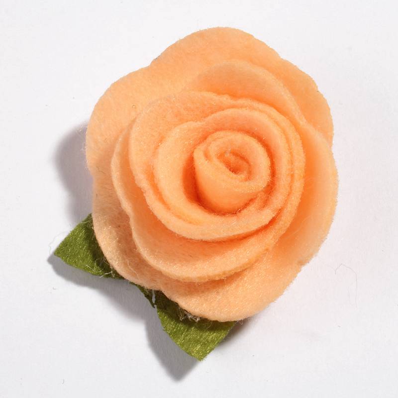 Flores de tela no tejidas de fieltro con hojas verdes para la cabeza, accesorios para el cabello, rosas enrolladas bonitas, 5CM, 10 Uds.: M / With Clip