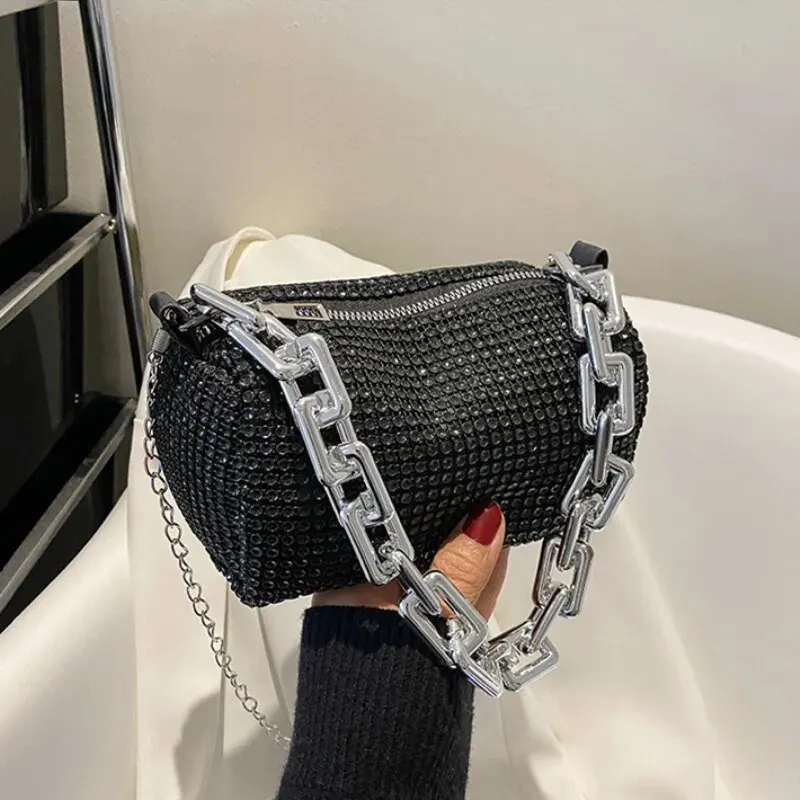 Allover-Beuteltasche mit Strasssteinen, Balltasche mit Glitzerkette, Mini-Umhängetasche für Damen (6,3 x 3,54) Zoll).: Schwarz