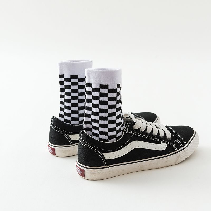 Harajuku stil spaß schachbrett schwarz & weiß kariert aufbringen socken Straße Stil Hüfte hüpfen Skateboard unisex socken: 2