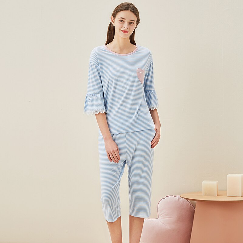 Pijama de fibra de bambú para mujer, traje de manga corta con cuello redondo, Capris a rayas, ropa cómoda para el hogar, primavera y verano,