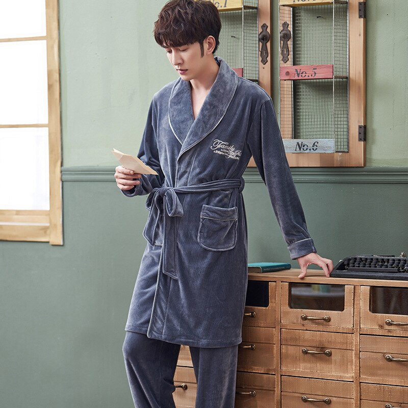 Twee Stukken Flanellen Nachtjapon Voor Mannen Herfst Winter Thicken Warm Nachtkleding Losse Volledige Mouw Gewaad En Lange Broek Badjas set
