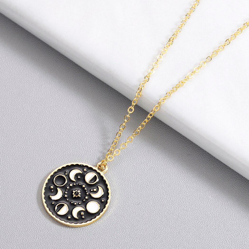 QIMING Moon Phase collana nera per donna Glow In The Dark collane con pendente a mezzaluna Vintage con smalto luminoso incandescente
