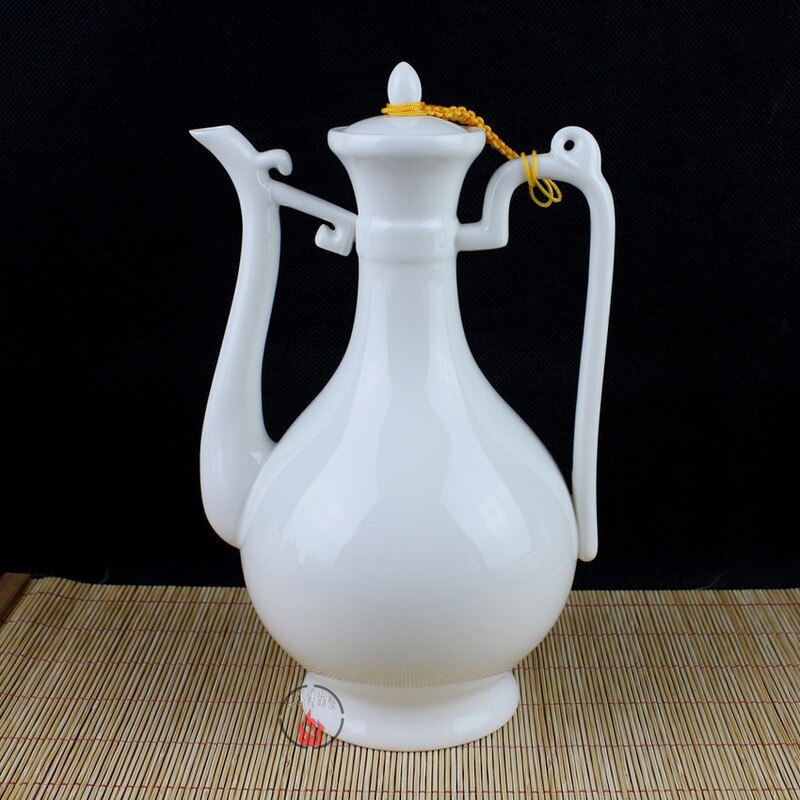 Retro Ceramics Pure White Chinese Flagon Tradition Retro Wind Home Friends Gathering Porcelain Liquor Flagon 550ml Hip Flasks