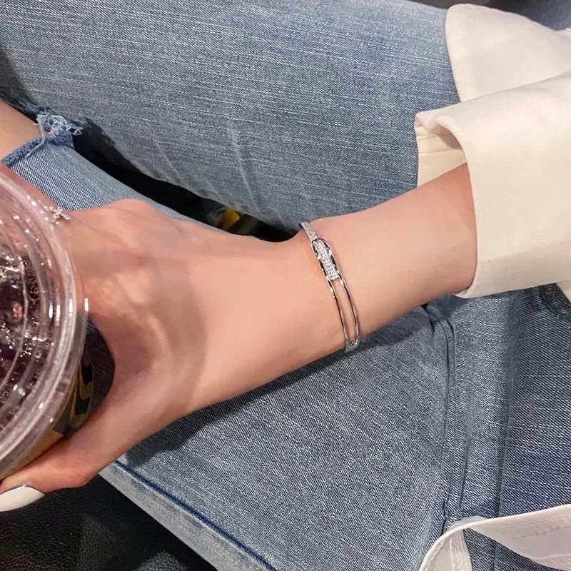Silberne Farbe Mikro zirkon offener Armreif für Frauen koreanisches einfaches hohl vielseitiges Armbinde Hochzeits schmuck Party