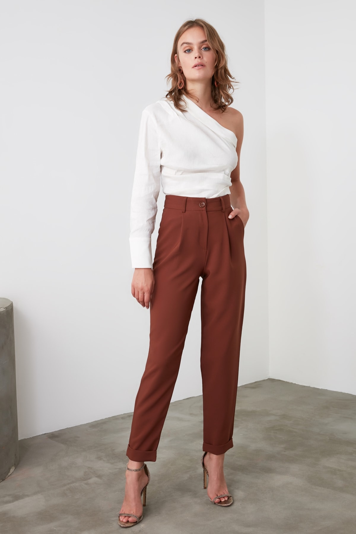 Trendyol Grundlegende Hosen TWOAW21PL0198: 34