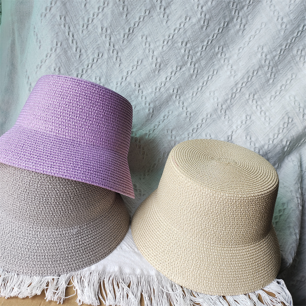 Chapéu de palha colorido para mulheres e homens Chapéu de balde de praia Chapéu de sombrinha resistente a UV Acessórios em corrente Moda Verão