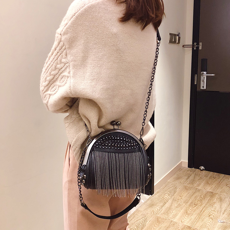 Gykaeo Luxe Handtassen Vrouwen Tassen Punk Stijl Kettingen Schoudertas Dames Kleine Klinknagel Kwastje Cross Body Bag Sac Een belangrijkste