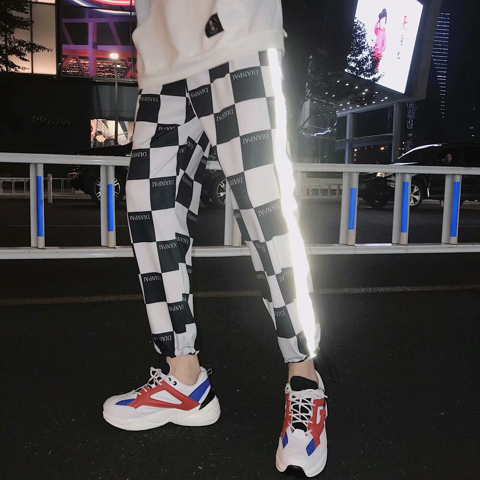 Pantalones reflectantes de empalme para hombre, ropa de calle a la , color blanco y negro, estilo Hip Hop, con cintura elástica