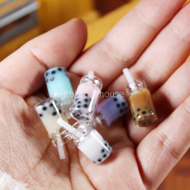 6pcs 1:12 Bilancia Mini Modello di Casa Delle Bambole In Miniatura di Tè Al Latte Tazza di Vetro con Giochi di imitazione di Paglia cucina Giocattolo Accessori