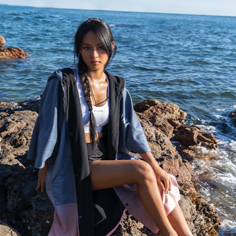 Nu-June Dames Fleece gevoerde strandsurfponcho met capuchon Zwemmen Strandhanddoeken met zakken Warm houden Omkeerbare surfponcho Volwassene