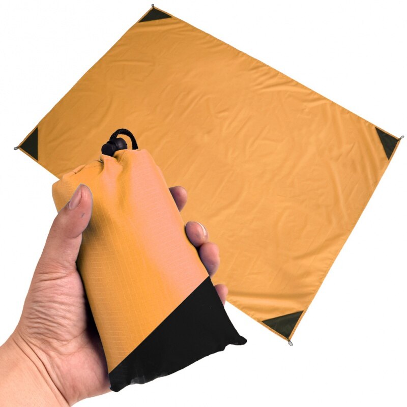 Outdoor Camping Mat Waterproof Convenient Folding Picnic Mat Lawn Damp Mat Polyester Grid Cloth Beach Mat for Men and Women