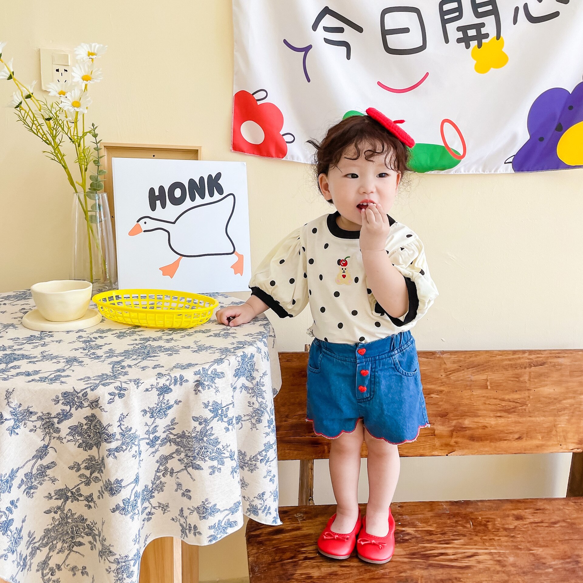 Summer New Baby Toddler Boy Girl Fashion comodi bottoni a forma di cuore pantaloncini di jeans Kid Girls pantaloni morbidi ricamati