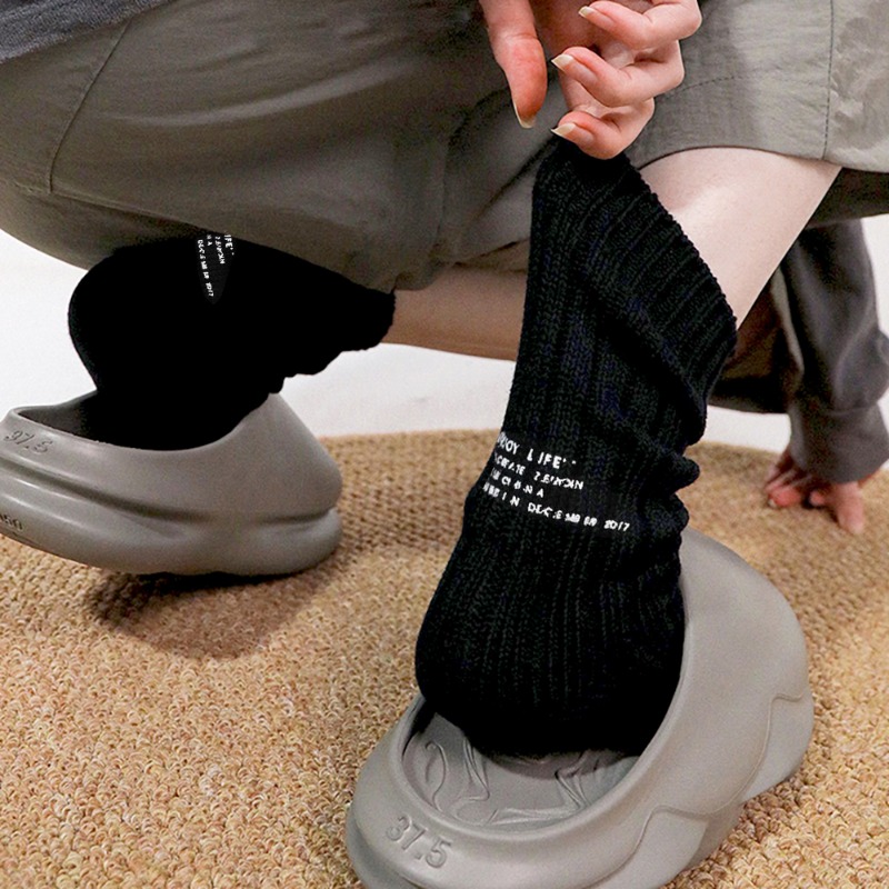 Lustige Stickerei-Buchstaben-Baumwollsocken, koreanische Straße, europäische und amerikanische -Socken, Faden-Mittelrohrsocke für Männer und Frauen