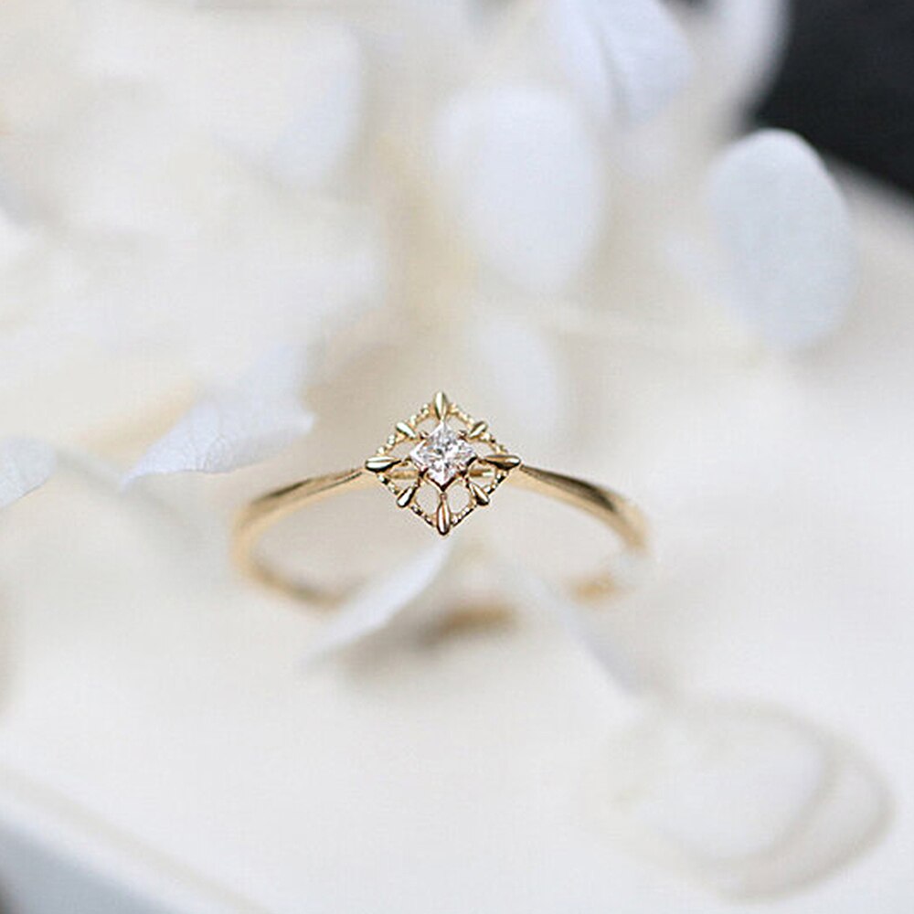 Huitan Fancy Prinses Vierkante Cz Vinger Ringen Voor Vrouwen Hollow Out 2022 Trend Goud Kleur Low-Key trouwringen Sieraden