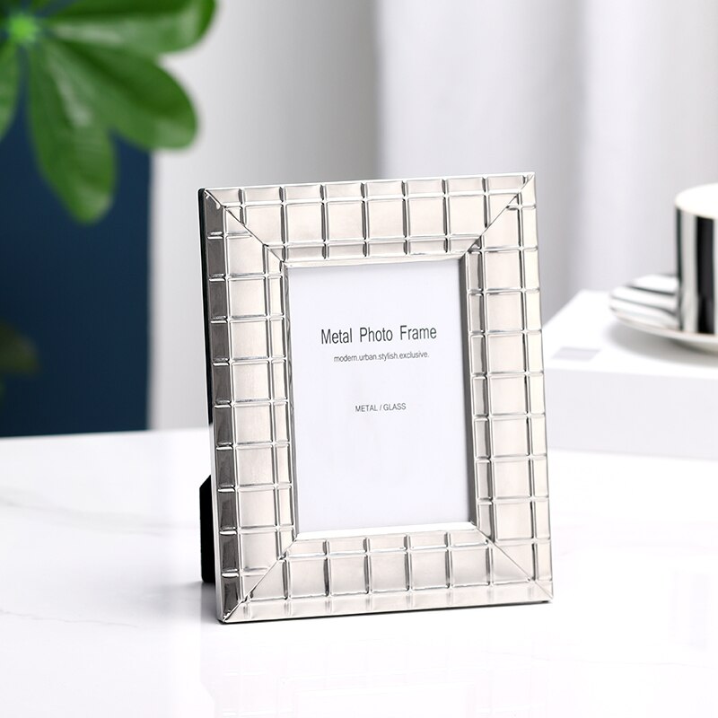 Eenvoudige Stijl Desktop Stand Fotolijst Luxe Verzilverd Metalen Foto Displays MPF012