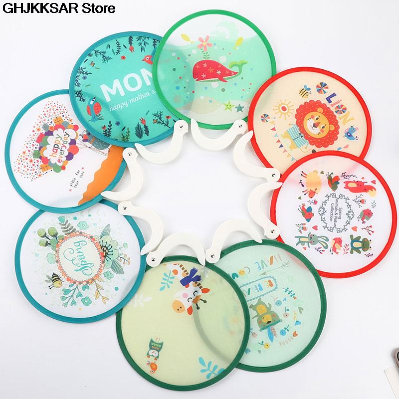 1Pc Draagbare Vouwen Fan Met Handvat Cartoon Mini Fan Vrouwen Zomer Ronde Fan Creatieve Party