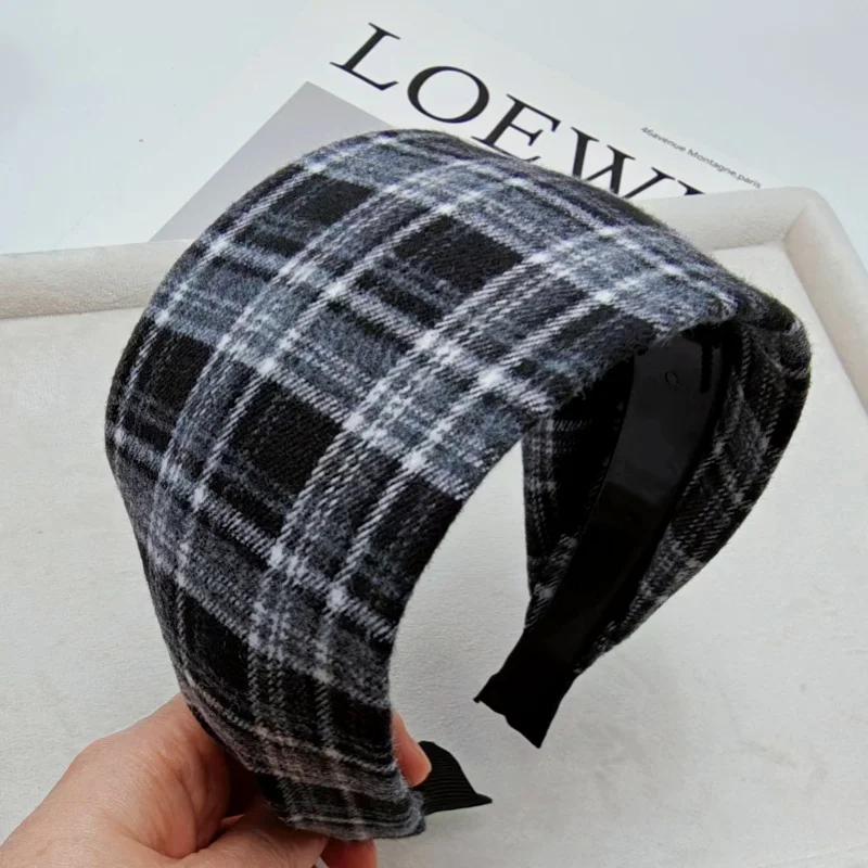 7,5 Breitkrempiges kariertes Stirnband Winter Kurzes Plüsch-Haarband Make-up-bedeckendes weißes Haar-Stirnbänder für Frauen Diadema Mujer
