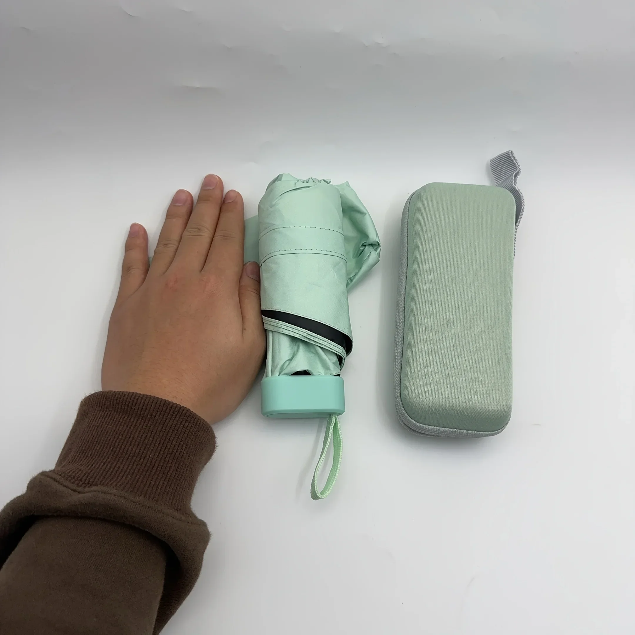 Paraguas cápsula portátil Mini sombrilla protector solar paraguas de lluvia mango de aleación de caucho negro plegable sol lluvia doble uso