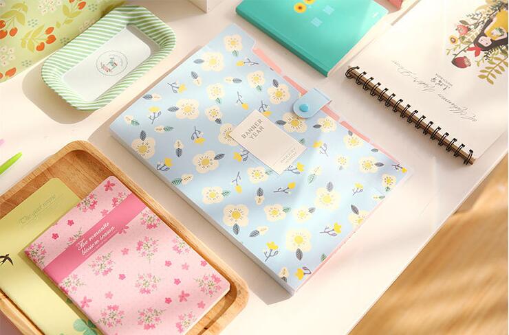"Banner Year" File Folder 8 Index Layers Document Study Working Expanding Wallet Organizer Bag Stationery