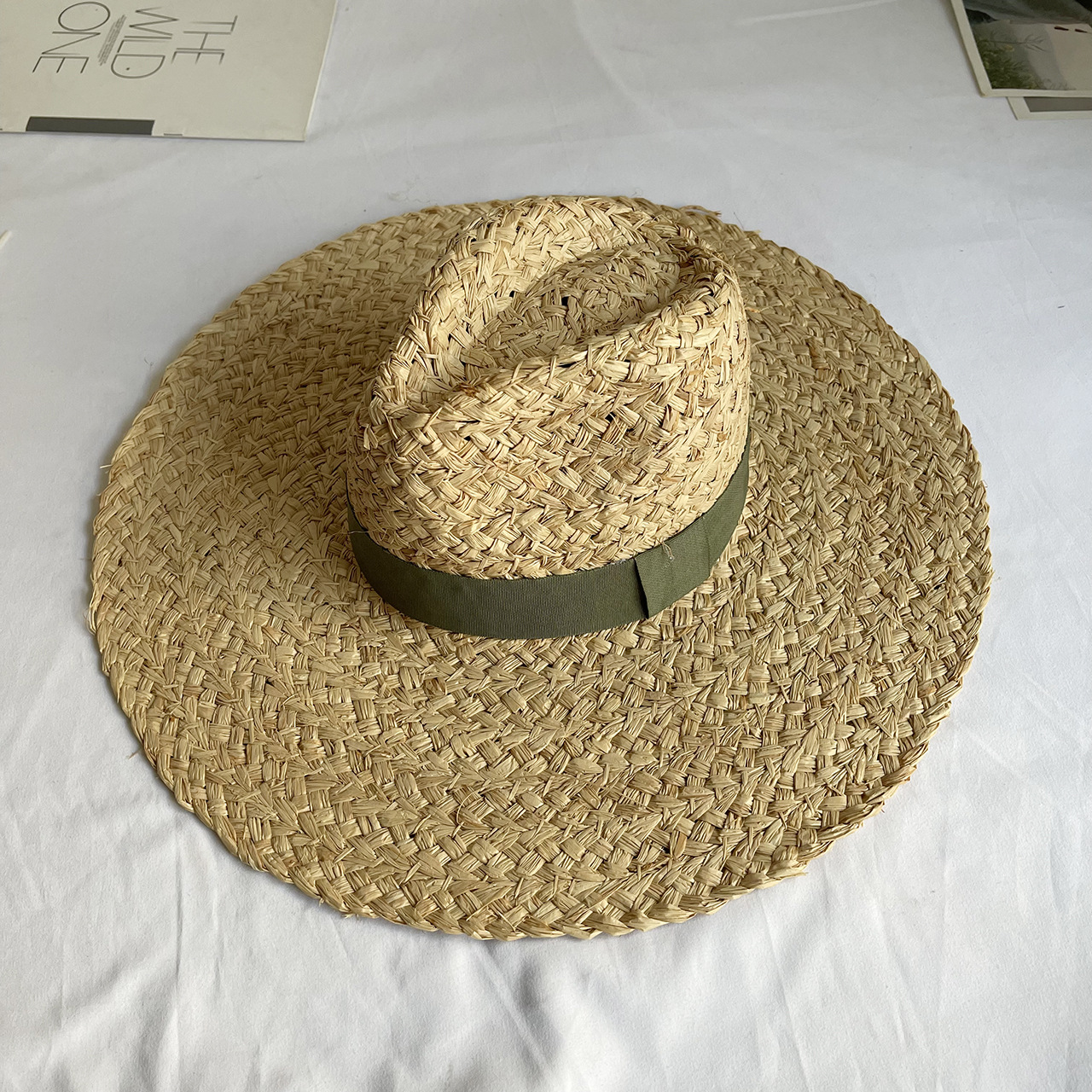 Chapéu de palha raffite de jazz de aba grande feminino inglês retro versátil praia protetor solar chapéu hepburn estilo senhora francesa: Verde exército