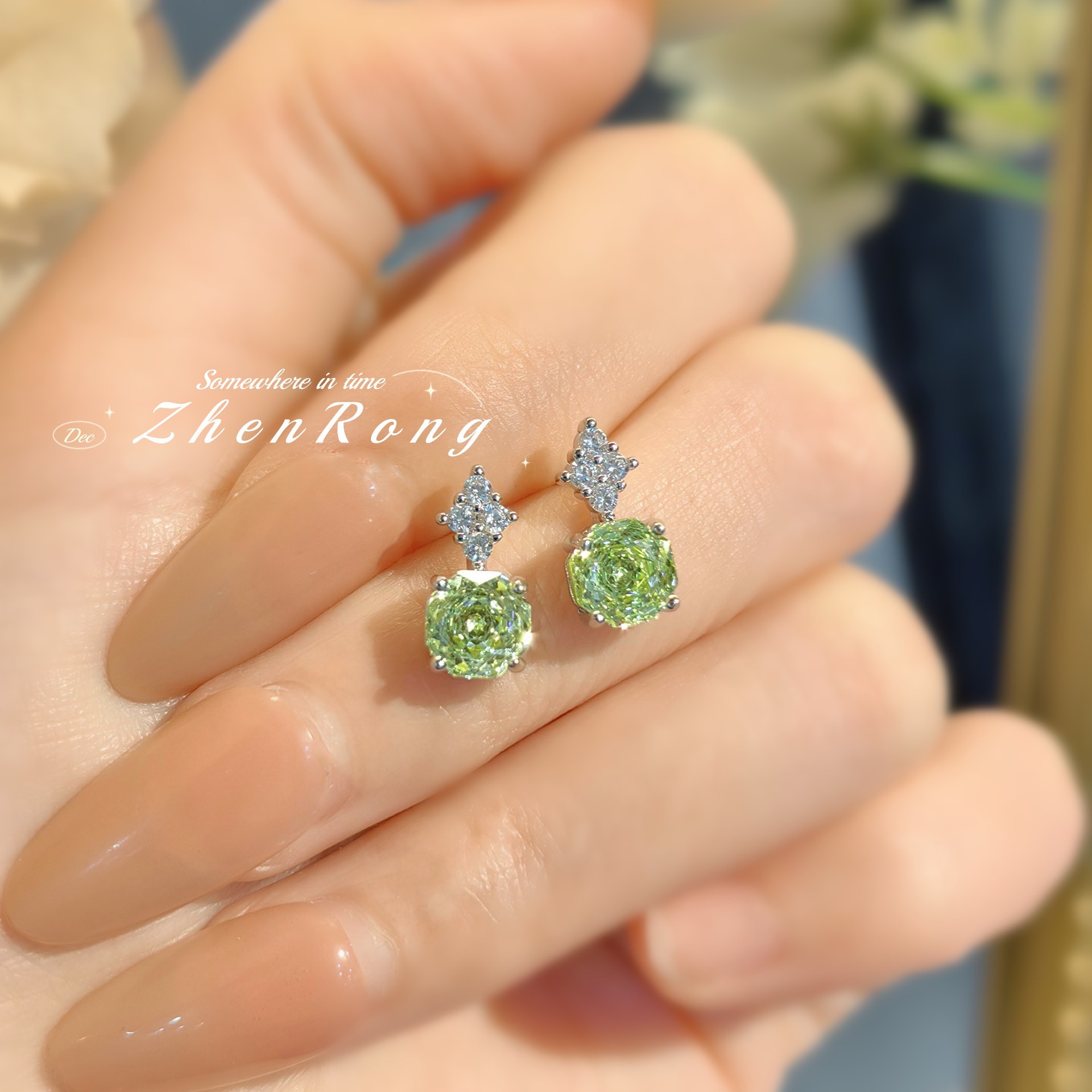 Prachtige rozenbloemvormige hangers met paarse zirkonia, oorbellen, zilverkleurige ringen en sieradensets voor vrouwen.: Titanium geplateerd