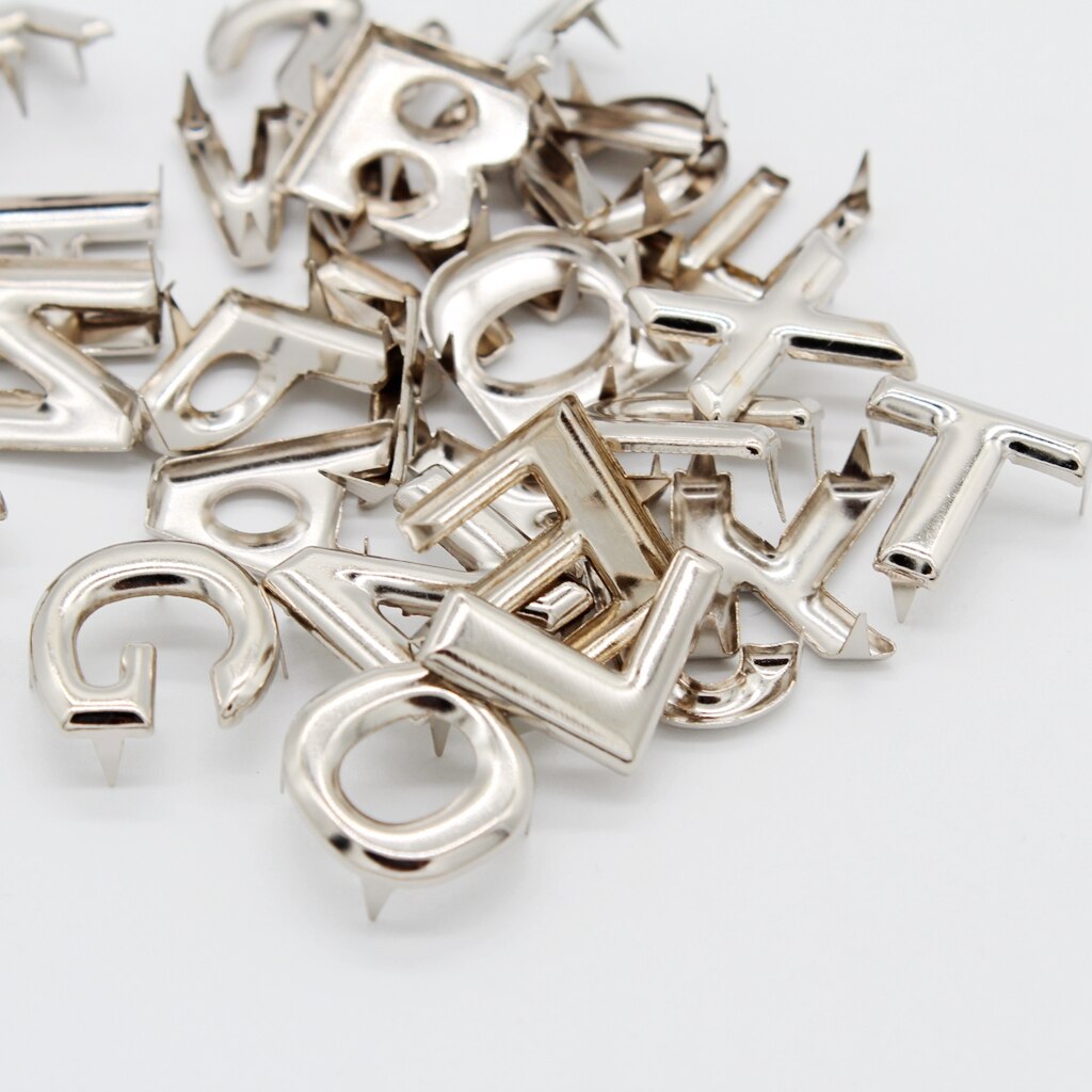 26 Pack Bekleidungs Niet, englisch Buchstaben A-Z Legierung NäHenne Alphabete Klaue Niet für Kleidung/Schuhe und DIY Handwerk Handgemachte Projekt