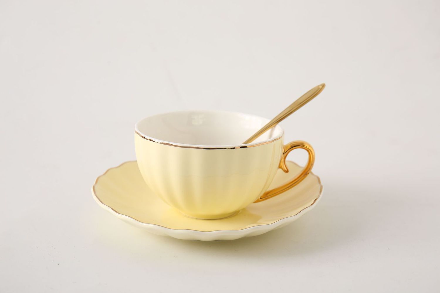 European Leisure Time Afternoon Tea Ceramics Coffee Cup Saucers English Style Phnom Penh Coffee Mug Bring Golden Flower Spoon: yellow