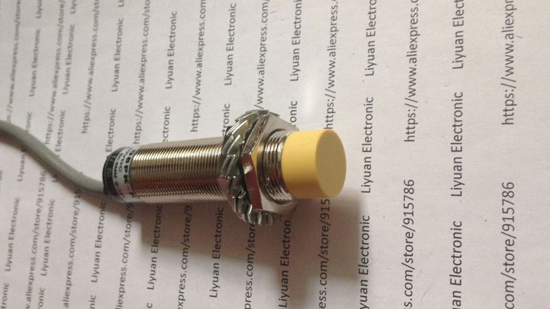 M18 analog proximity sensor / 0-8MM linear displacement sensor / 0-10V 10-0V output Proximity switch
