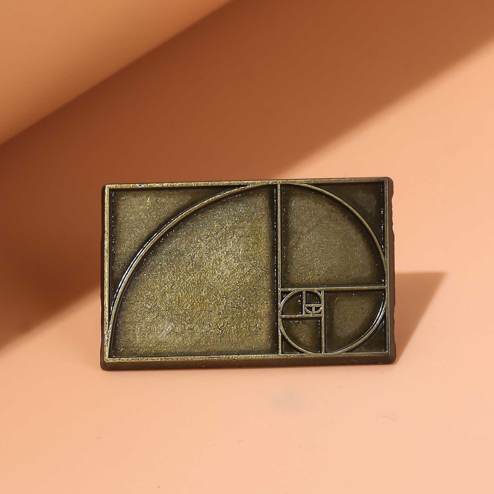Vintage gyldne snit fibonacci-tal grafisk broche geometrisk kunst badge mænd kvinder rygsæk reversnål tilbehør smykker