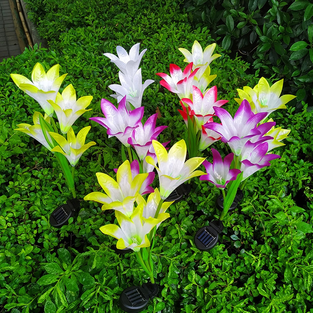 Solar Lily Flower Light Stake Solar Garden Lily Light Solar Flowers Backyard Decorative Light with 4 Flowers - Purple/White/Red