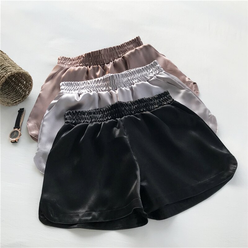 Sommar avslappnad damunderdel kvinnor satängshorts faux sidenshorts glänsande glitter vida ben kort byxa med mitten av midjan 914-a079: Svart / L