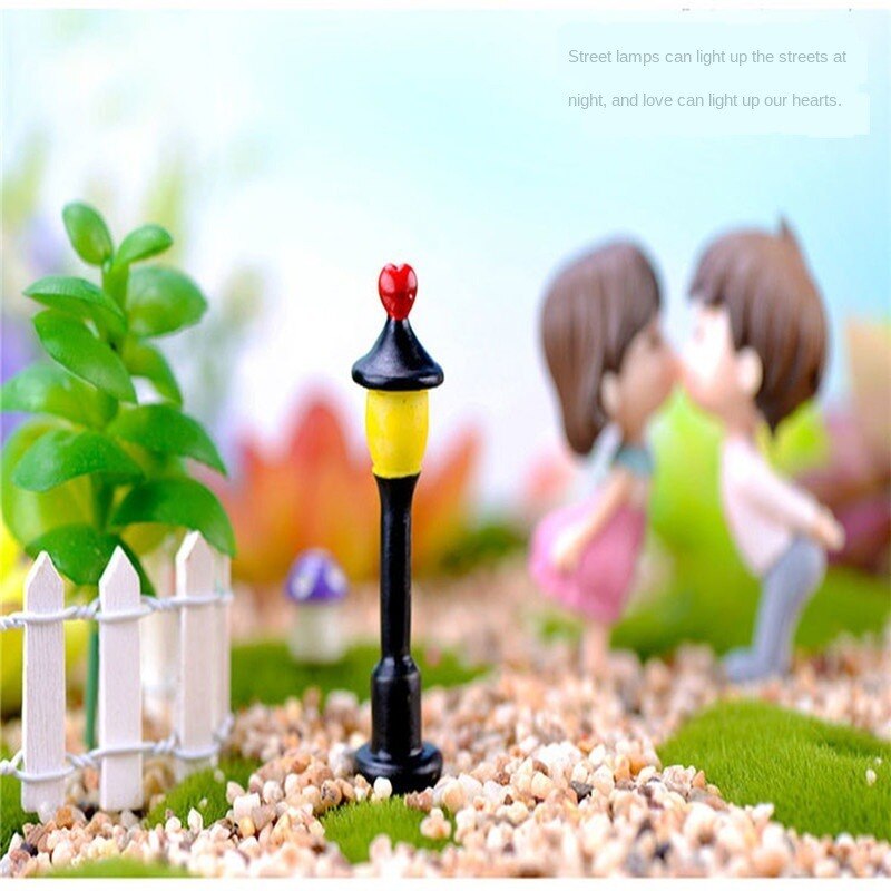 1pcs Miniature Streetlights Cute Resin Crafts Decorations Fairy Gnome Terrarium Christmas Party Garden Random Style