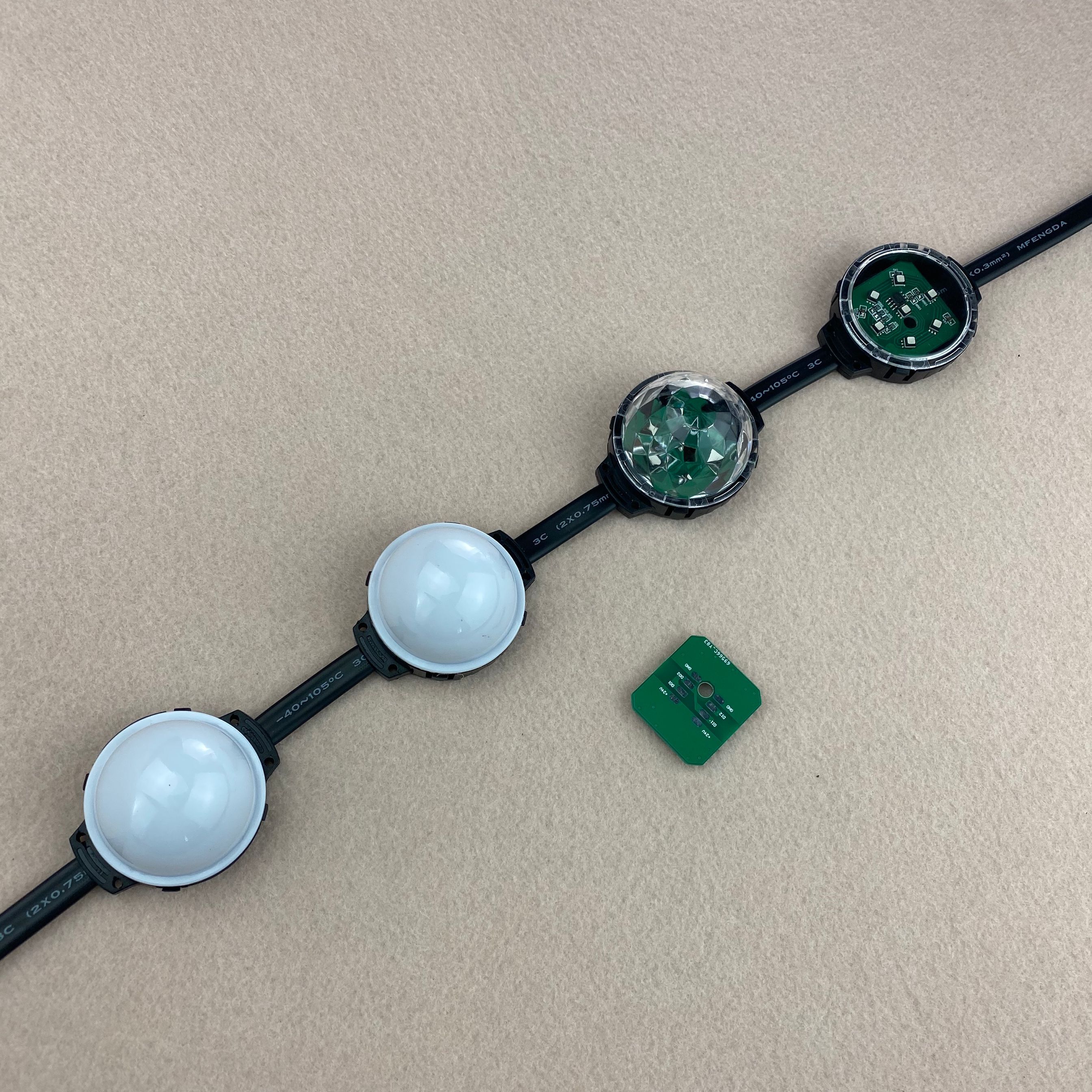 WS2811 Led Pixel Module; 50Mm Diameter; 1.68W,7Pcs Leds Binnen, DC24V Ingang; IP68; Milky Cover; Epoxyhars Gevuld