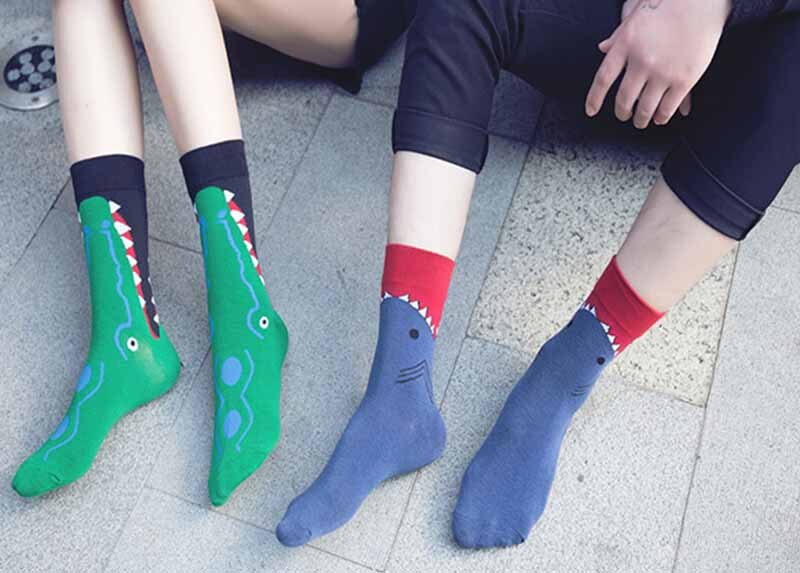 Calcetines cómodos con estampado de tiburón para hombre, medias divertidas de estilo casual, ideal para monopatín o boda, con diseños geométricos,