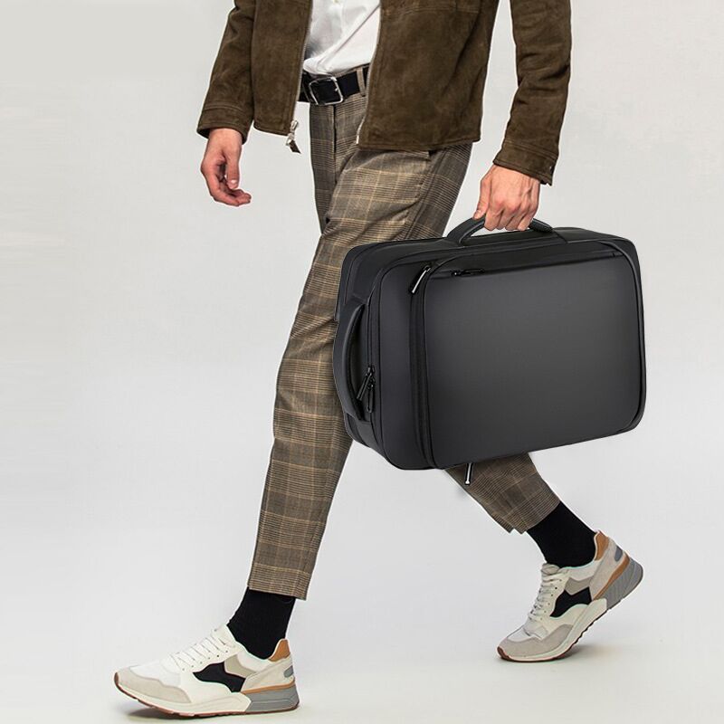 Men's business trip solar charging backpack