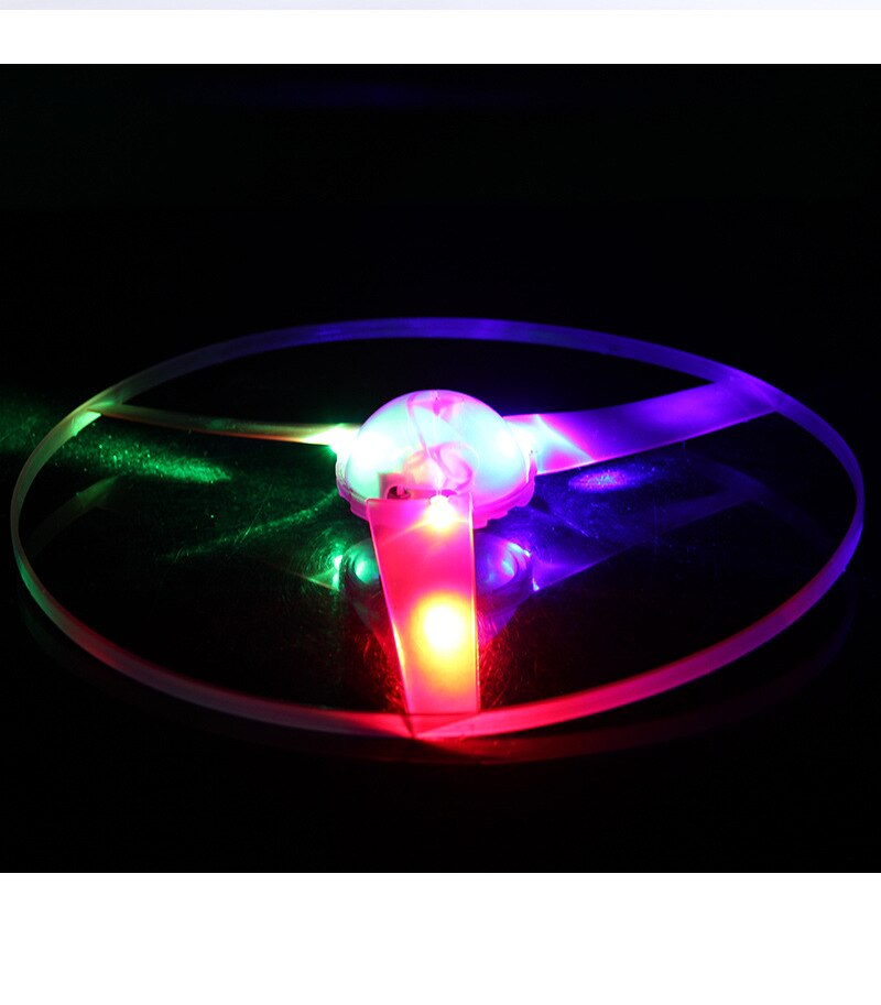 Divertente Filatura Volantino Volante Luminoso ufo ah CONDOTTO LA Luce Maniglia del veloce Giocattoli Volanti per I Bambini Gioco tutto'aperto Casuale di colore per I Bambini regalo