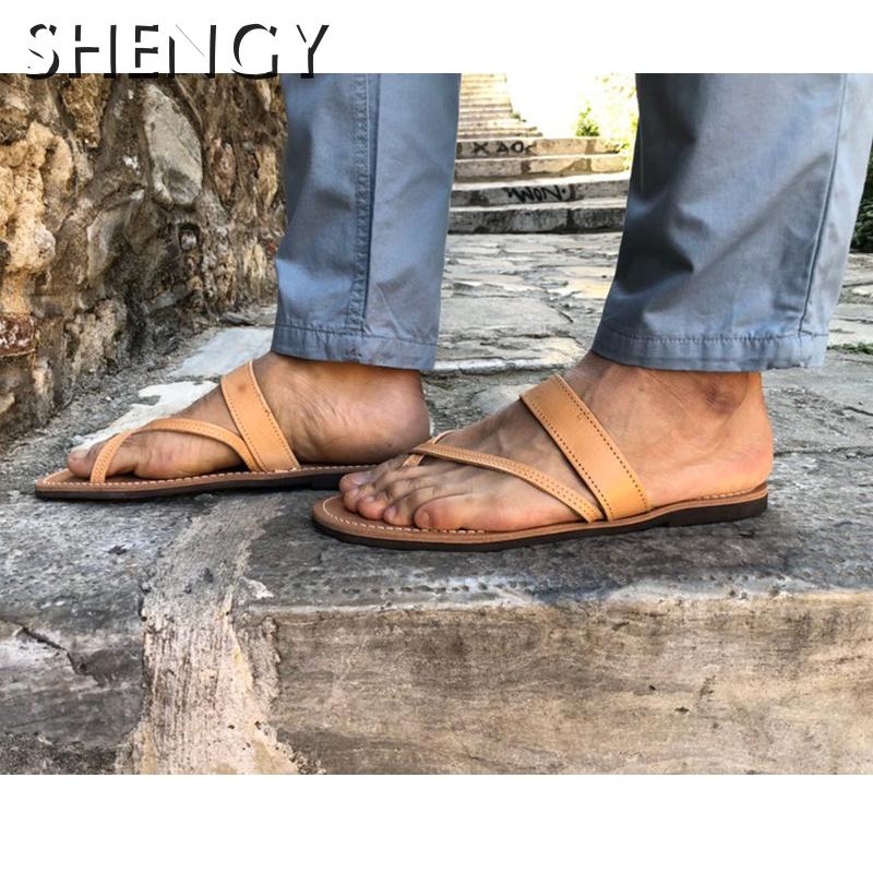 Män läder tofflor sommar herr platta sandaler casual grekiska utomhus strandskor sandaler retro romerska tofflor plus storlek 39-48