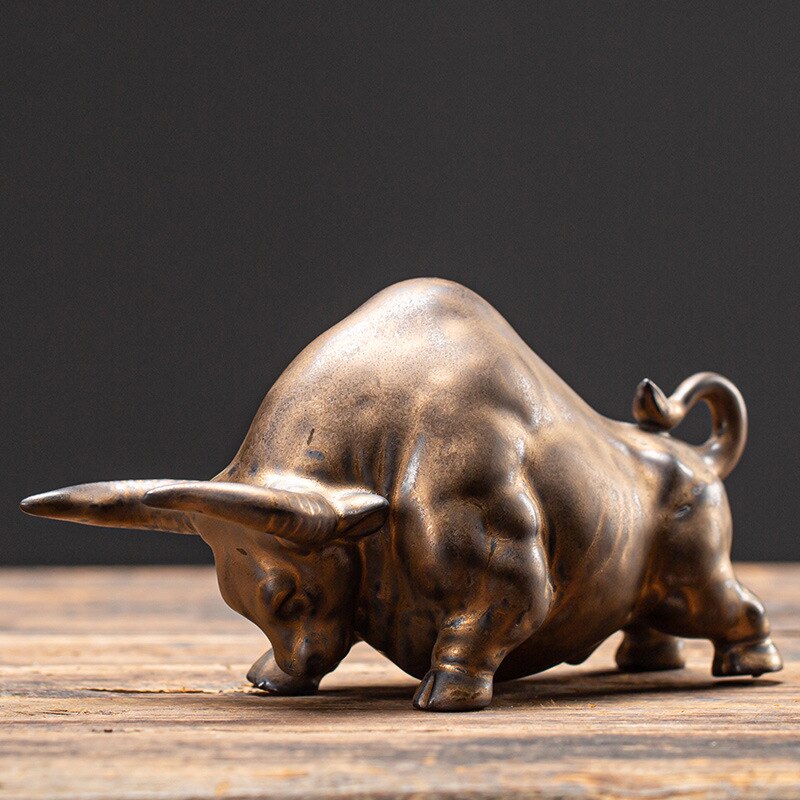 Decorative statuette of nordic bull ，ceramics wall street bull，home decoration accessories for living room，office decoration