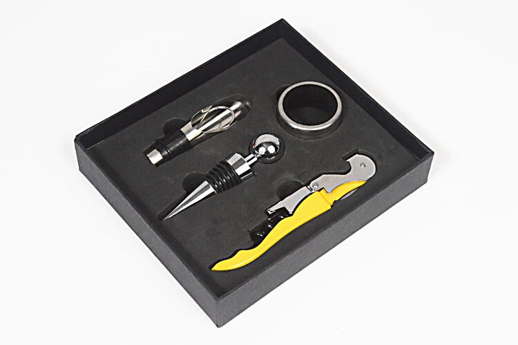 1 set 4 in 1 rode wijnflesopener kurkentrekker wijnflesopener + stop + ring + schenktuit set met doos willekeurige kleur  lj 014