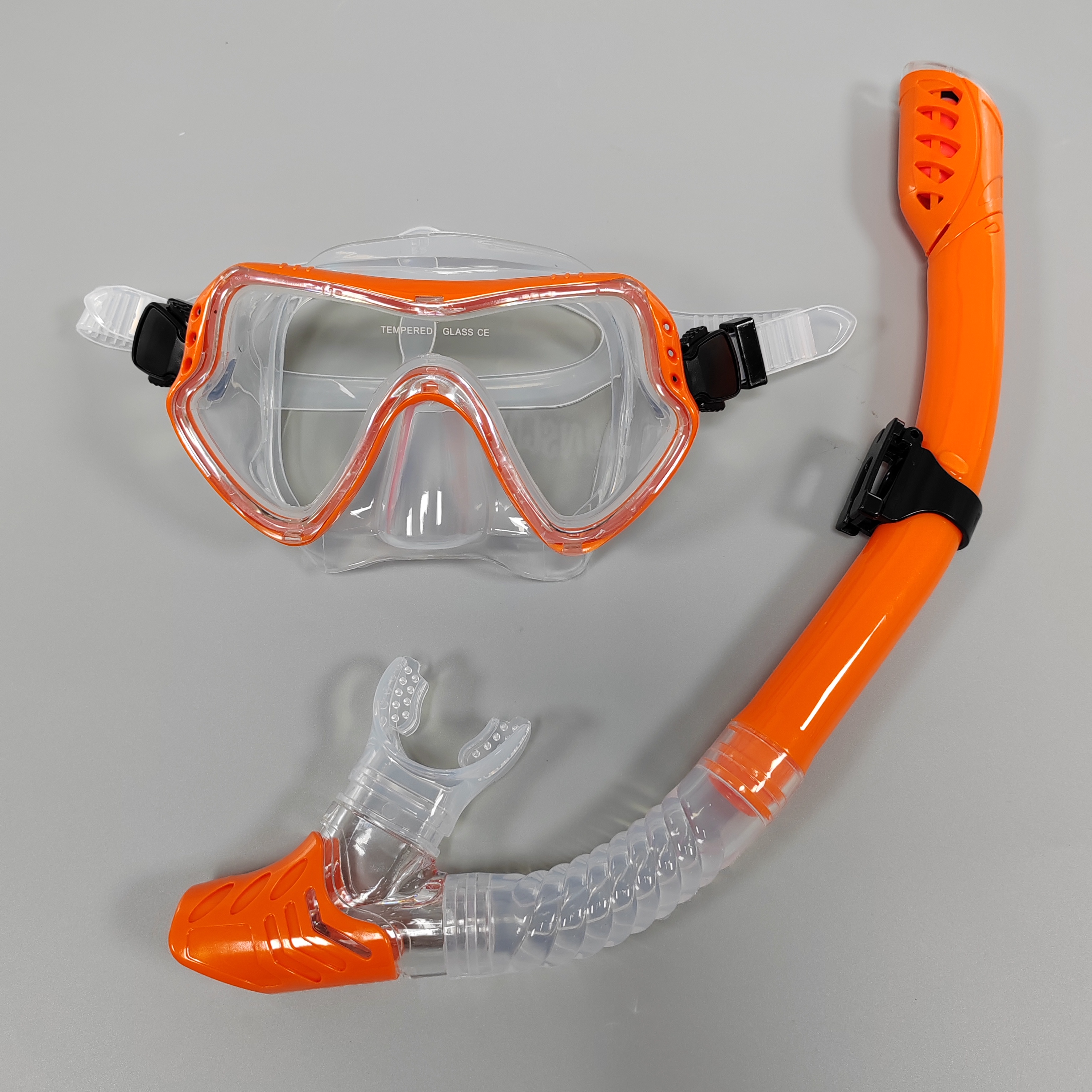 Equipo de silicona de , máscara de buceo, equipo de snorkel para adultos, gafas de natación impermeables UV para hombres y mujeres: plum