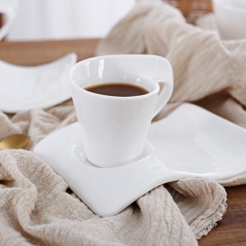 Ensemble tasse à café en céramique avec soucoupe ondulée et cuillère, petite tasse de luxe européenne pour Couple, tasse à lait en porcelaine blanche, tasse à thé de bureau