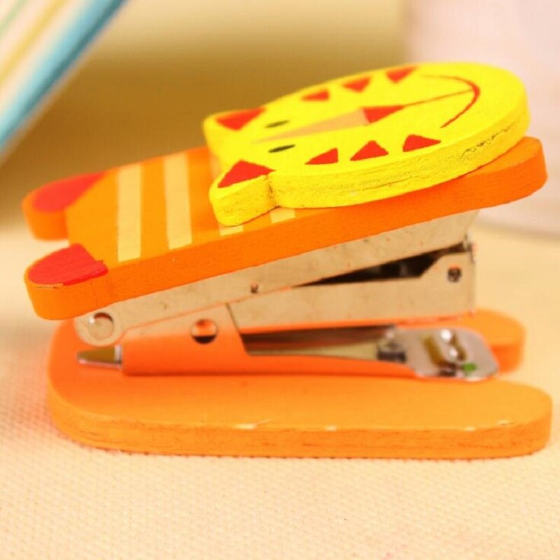 HKYSHP Korea creatieve briefpapier leuke cartoon Houten geschilderd nietmachine mini nietmachine school kantoorbenodigdheden