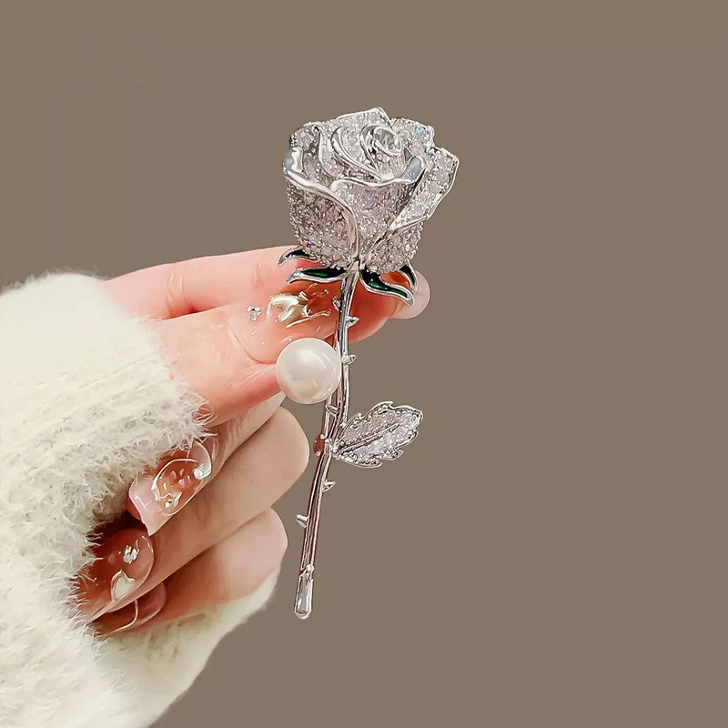 Rhinestone Rose Flower Tulip Brooches Gold Silver Color Alloy Beauty Flower Party Office Brooch Pin Jewelry: Gold-color