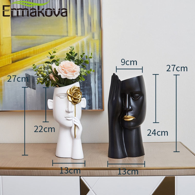 Ermakova minimalistisk portræt vaser harpiks skulptur sort menneskehoved vase gryde kontorbord blomsterarrangement boligindretning.