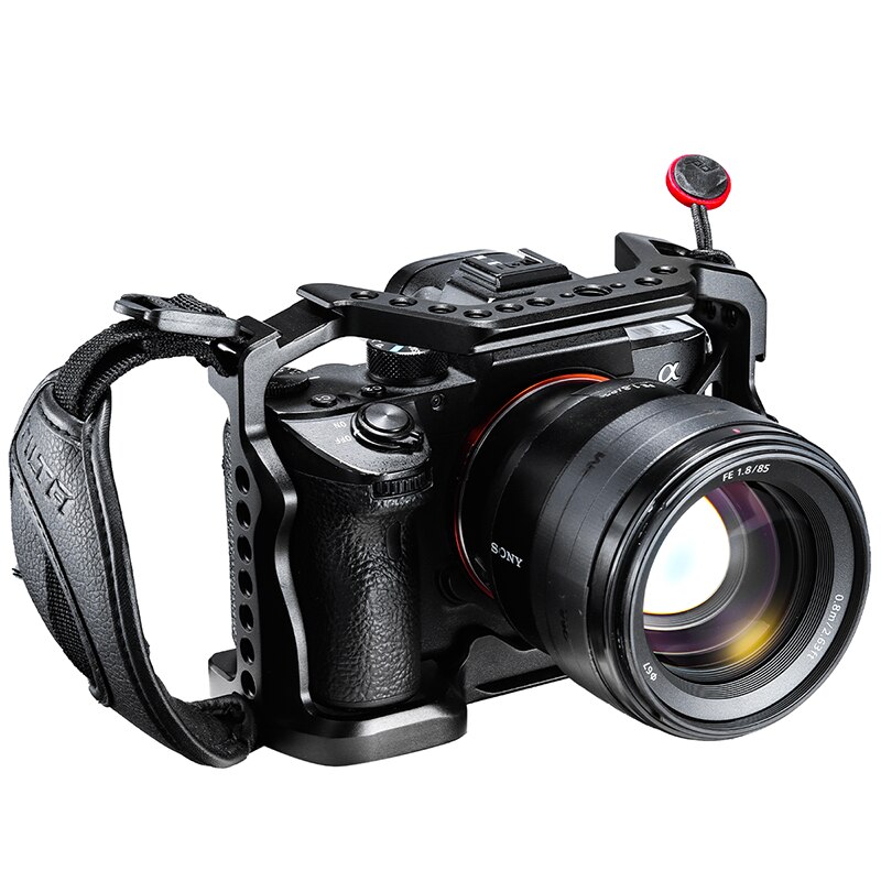 Ulanzi Camera Cage for Sony A7R3/A7M3 - Protective Housing with Cold Shoe Mount