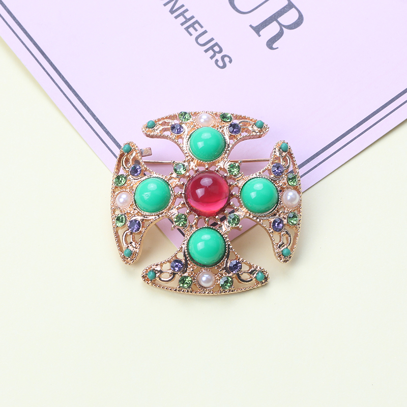 Jahrgang-barockbrosche mit grüner perle, edelsteinausschnitt, geometrisches rechteck, kragenbrosche, damenschmuck