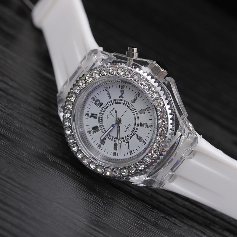 Damklänningar klocka silikon led självlysande kvinnor män sportarmbandsur 7 färger flash quartz klockor relogios masculino
