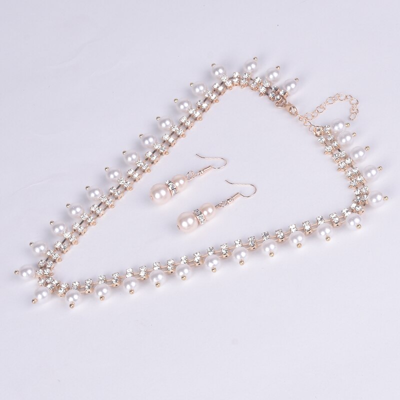 Simple dress with short necklace, bridal necklace, sweet romantic pearl necklace, girl's banquet .