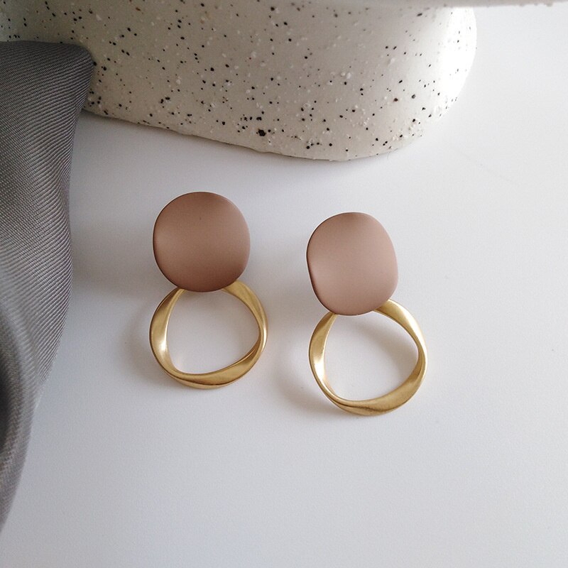 Pendientes marrones Vintage mate para mujer, aretes colgantes de Metal a la , joyería de tendencia , novedad de otoño e invierno
