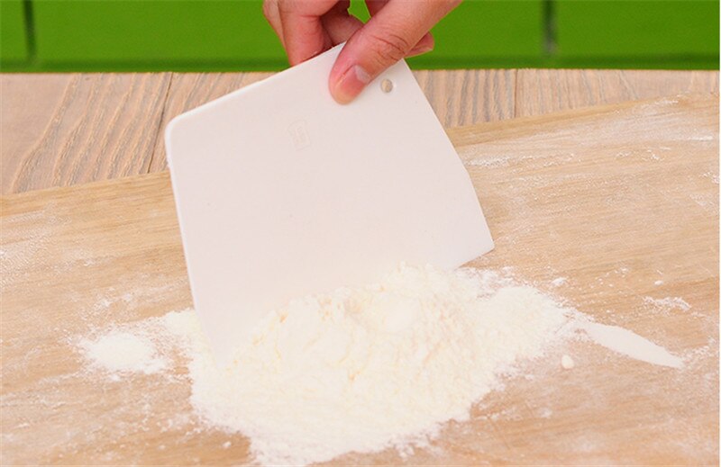 White color Kitchen Cutter Cake Spatulas Cake Pastry Spatulas Butter Scraper Trapezoidal Scraper Cake Tools Plastic Dough Scrape